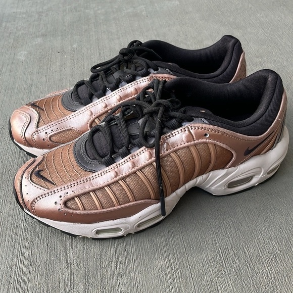 NIKE Air Max Tailwind lV Sneakers Size 10 - Picture 5 of 9